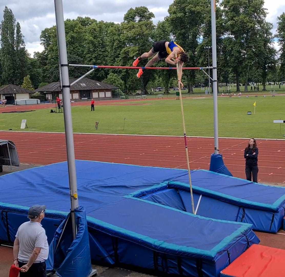 Donncha Blake wins pole vault bronze at the South of England Championships